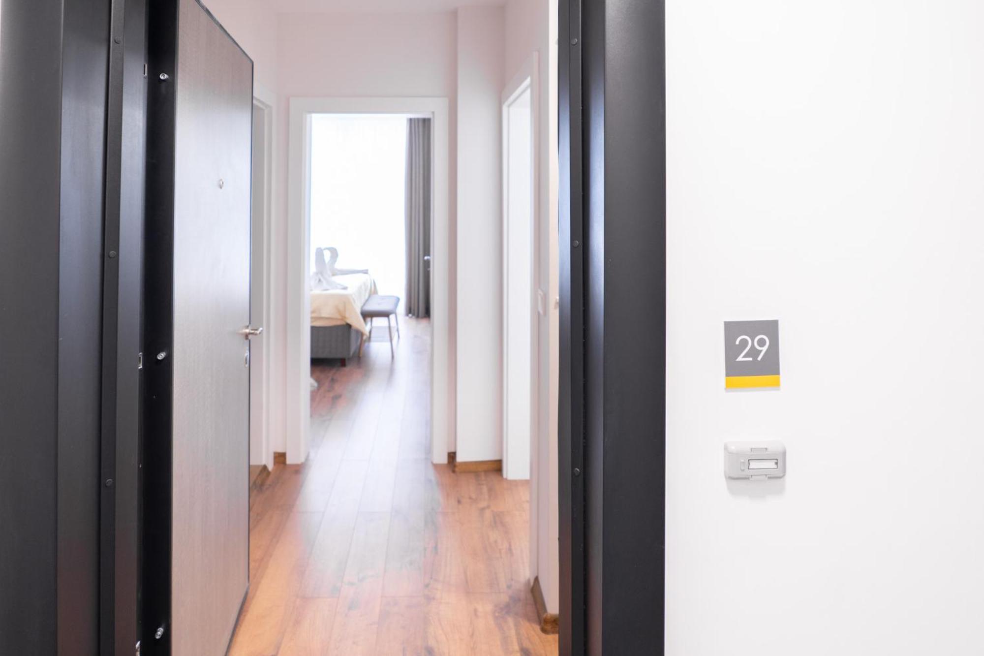 וארנה New Modern & Cozy Apartment With Free Private Parking And Ev Charging Station מראה חיצוני תמונה