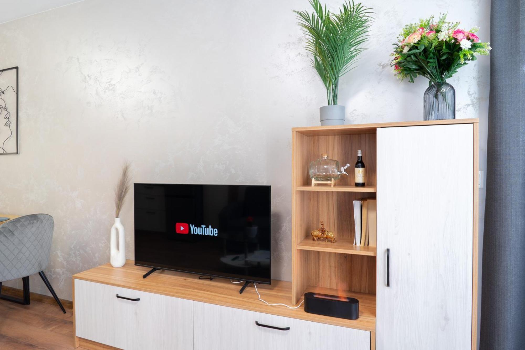 וארנה New Modern & Cozy Apartment With Free Private Parking And Ev Charging Station מראה חיצוני תמונה