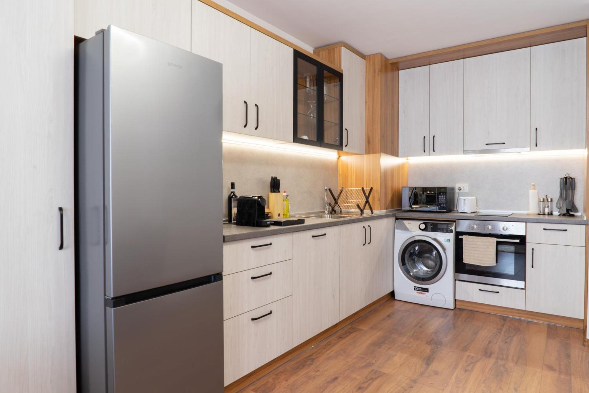 וארנה New Modern & Cozy Apartment With Free Private Parking And Ev Charging Station מראה חיצוני תמונה