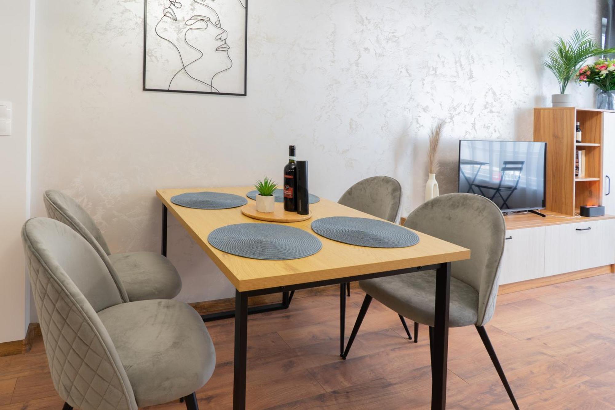 וארנה New Modern & Cozy Apartment With Free Private Parking And Ev Charging Station מראה חיצוני תמונה